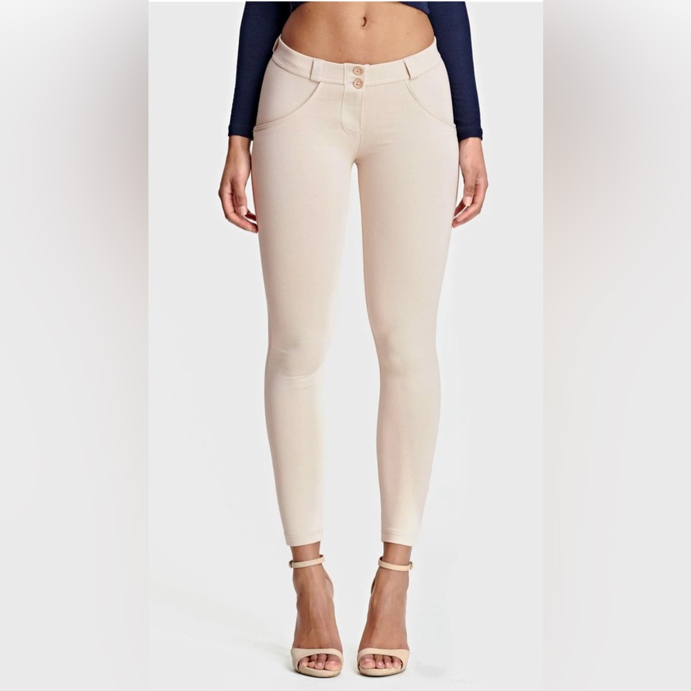 Freddy WR.UP slounge way low rise light beige pants size small US 4